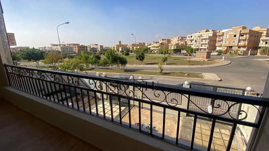 فيلا بتصميم مميز وراقي جدًا ڤيو رائع تصلح للسكن او الاستثمار بسعر مميز جدًا في الحي الرابع ڤيلات