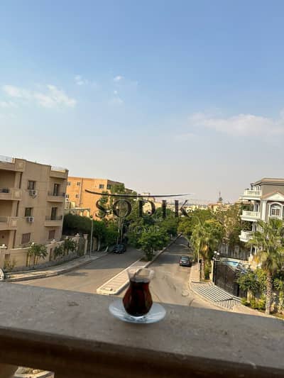 شقة للبيع في مدينة العبور الحي السابع فيلات أرقى أحياء مدينة العبور حي القصور والفلل في أميز وأرقى للوكيشن بالقرب من سور الجولف سيتي مساحتها 180 متر