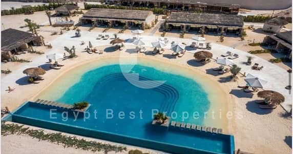 شاليه  كورنر غرفتين فاخر و مجهز بالكامل للبيع بموقع مميز بإطلاله بحر و لاجون كامله وبنظام سداد مرن بتقسيط 10 سنين و مقدم قليل في ذا ميد - رأس الحكمه