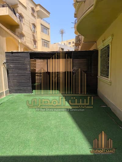 شقه 250 م للايجار ارضي بجاردن في البنفسج فيلات بالتجمع الاول بسعر 22000 ج