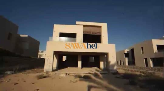 للبيع – فيلا كورنر مميزة جدًا في هاسيندا باي الساحل الشمالي   فرصة حقيقية للباحثين عن التميز والخصوصية داخل واحدة من أقوى قرى الساحل الشمالي  فيلا بموقع نادر جدًا – أول صف جولف مباشرة مع فيو مفتوح بالكامل يمنحك إحساس بالراحة والهدوء طوال اليوم.   Loc
