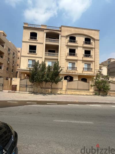 Spacious 3-bedroom apartment in West Golf (Gharb Arabella) for sale