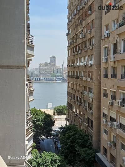 luxury apartment, 320 sqm, in a prime location with a Nile view, next to the Four Seasons Hotel, the Saudi Embassy, and the Kuwaiti Embassy, Giza.
