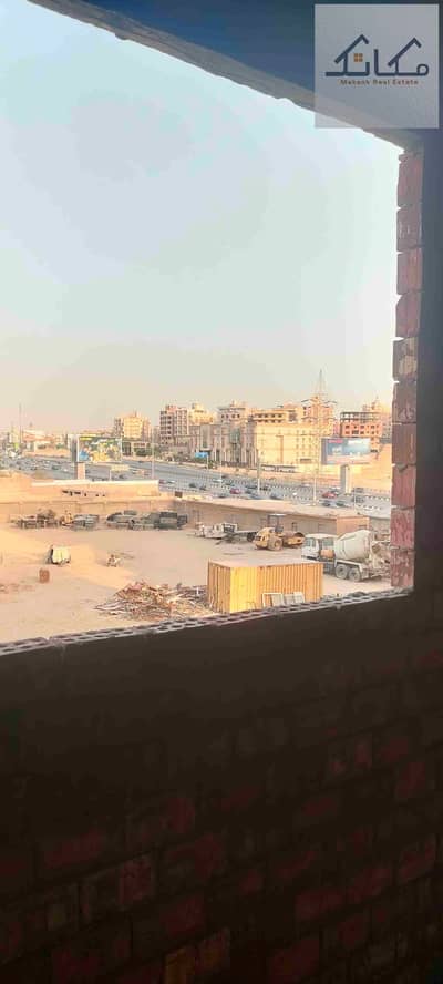 شقة 170 متر 3 غرف 2 حمام هضبه وسطي مقطم نصف تشطيب استلام فوري