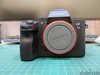 كاميرا  50m 1,8  Sony A 7 3  زاي الجديدة