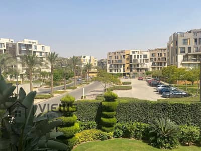 تربلكس للايجار 238م + 90م روف بكمبوند ايستاون Eastown