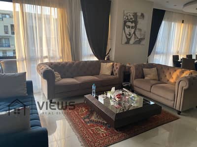 تربلكس للايجار 320م + 80م روف مفروش بالكامل موقع متميز ايستاون Eastown