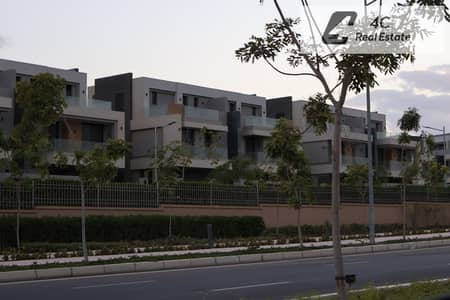 باقل من سعر الماركت– توين هاوس- فوري – ريسيل 5غرف– La Vista City – العاصمة الإدارية الجديدة- open view landscape- بتقسيمه مميزة-جاهز للمعاينه