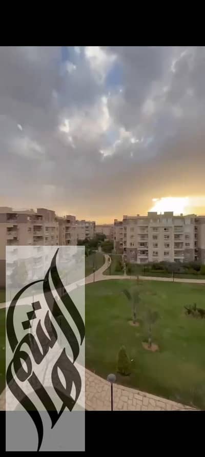 Luxury apartment for sale in Madinaty, 133 SQM at a great price, open view, prime location near services, mosque, and All Seasons Park.
