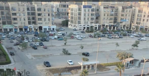 معرض سيارات ومكتب على المحور المركزى مباشره أمام بنك التعمير والاسكان