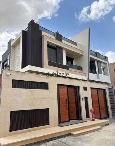 Twin House Ready for Housing with Super Lux Finishing in Palm Villa next to New Giza