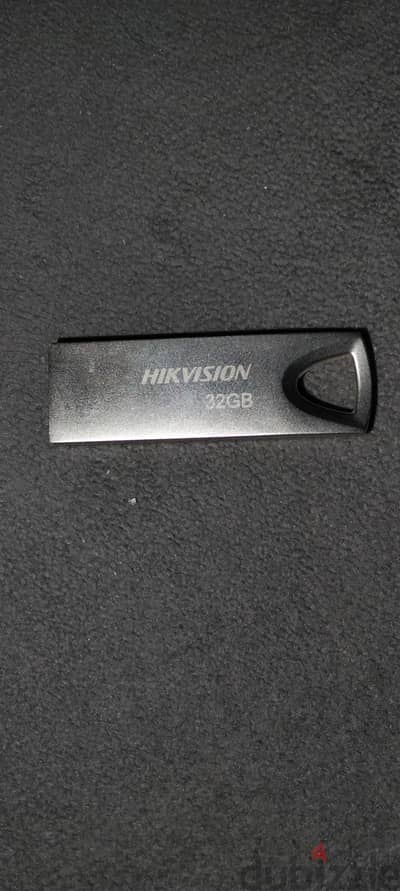 *فلاشة Hikvision 32GB أصلية - حالة ممتازة**
