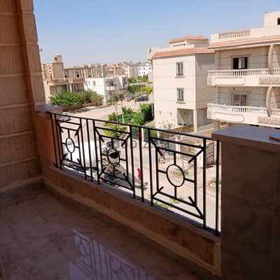 شقة للايجار فى الشروق الحى التالت شرق المجاورة السادسة فيلا 72