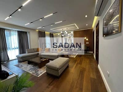 فيلا 3 ادوار مستقلة بخصم 52% باكبر جاردن سور في سور مع مدينتي في كمبوند Sarai