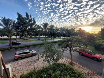 للبيع في مدينتي B1 شقه ٢٥٠ متر اطلاله النادي بسعر لقطه