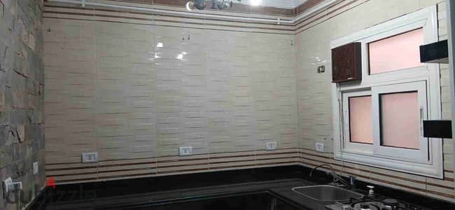 شقة  مفروشة للايجار ف المعراج العلوي قريبه من كارفور وشارع الخمسين ومول الخمسين وربع ساعه للتجمع الخامس دور سادس ، مش اخير( فوقيه رووف) الاسانسير للسادس كاميرات مراقبة  25000  شقه ثلاث غرف واتين حمام مكيفه بالكامل الفيديو واتس 01503622666