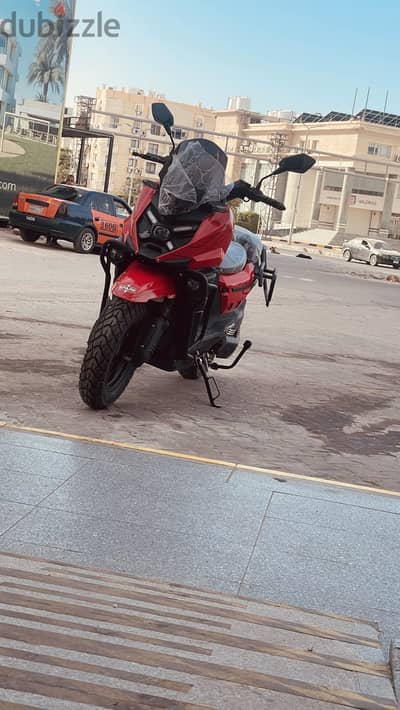 فرصة لسرعة البيع بسبب السفر: سكوتر كهرباء Spark 3000W كسر زيرو