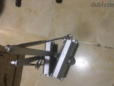 مغلاق باب استعمال خارج