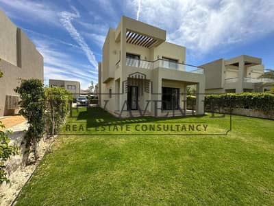 فيلا مستقلة متشطبة علي اللاجون باقل من سعر السوق و اميز موقع في الكمبوند للبيع في ازها السخنة