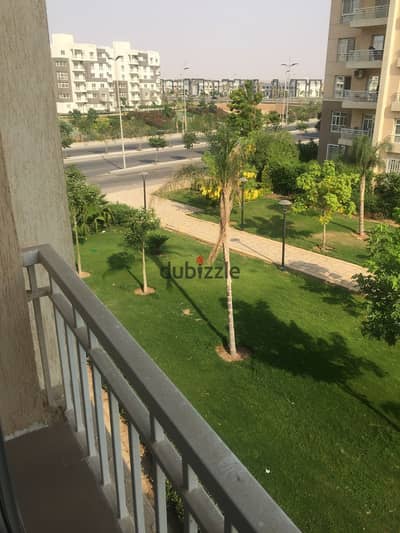 شقة للإيجار في مدينتي – B11 فرصة مميزة للسكن داخل واحدة من أكثر مراحل مدينتي هدوءًا وتميزًا، شقة بمساحة رائعة وتقسيم عملي يوفر الراحة والخصوصية، مع مو