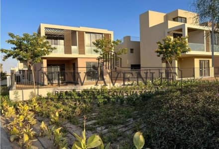 فيلا تاون هاوس استلام فوري أقساط متساوية على 8 سنوات للبيع في سوديك إيست- القاهرة الجديدة  -Sodic East