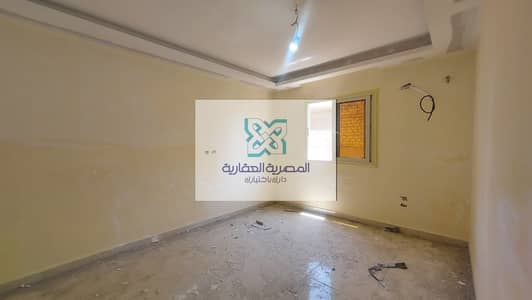 شقه للايجار  المعراج السفلى  بالقرب من معسكر الجيش  و مسجد التوبه  اول سكن