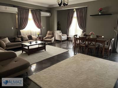 شقه مفروشه 200 متر للايجار في البنفسج 2 فيلات في التجمع الاول يقع بالقرب من مدينة الرحاب