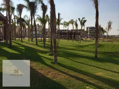 استوديو بحديقة خاصة في كمبوند Taj City تاج سيتي بمرحلة ليك بارك