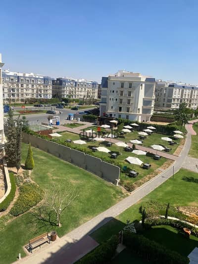 آي فيلا للإيجار مساحة 235 متر بالمطبخ والتكيفات  مع دريسنج وبموقع مميز في ماونتن فيو هايد بارك