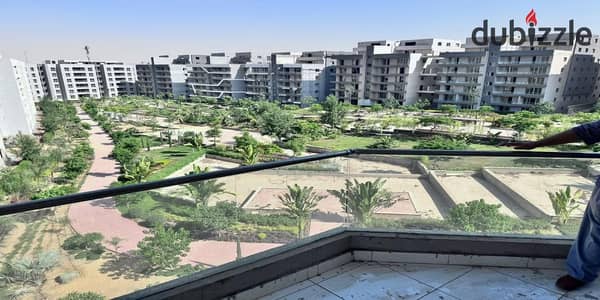 شقة مبنية وجاهزة للمعاينة والسكن للبيع بالتقسيط في زيزينيا المستقبل سيتي 140 متر 3 غرف اوبن فيو