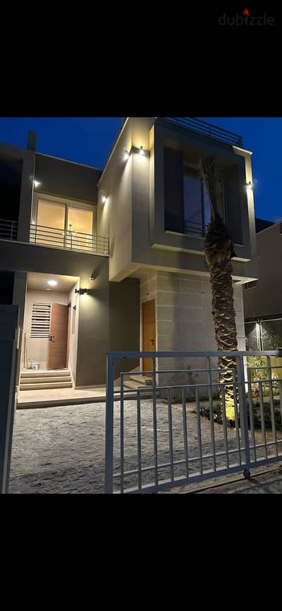 تاون هاوس للإيجار بمطبخ وتكييفات في Palm Hills Katameya