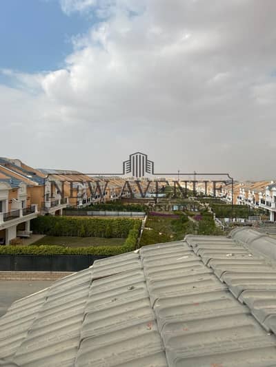 تاون هاوس كورنر في ليان جولدن سكويرLayan Golden square  جاهز للاستلام طوب احمر مطل على مساحات خضراء