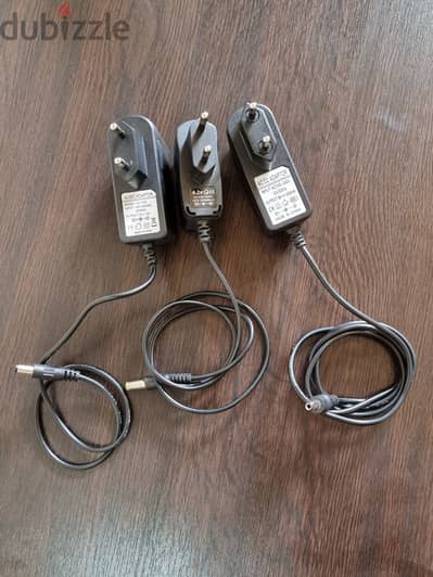 أدابتورات كهرباء مستعملة 12V و8V و4.2V + أدابتور متغير 1.5–12V