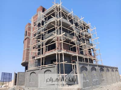 شقة تربل أول مطل خدمات، ترى الطريق الدولي بالقرية الذكية