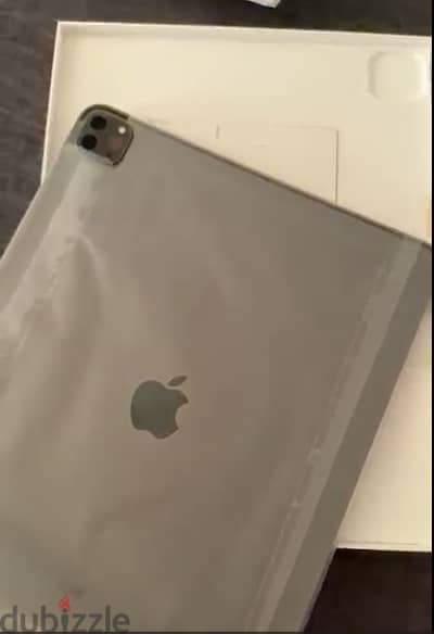 Apple iPad Pro 12.9 (M1) - 128GB - كسر زيرو بالعلبة (Wi-Fi)