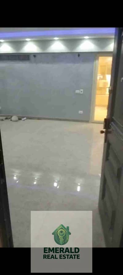 شقه ايجار مكيفه مركزي ومطبخ كامل في كمباوند بالم سيتي النخيل علي دائري المعادي
