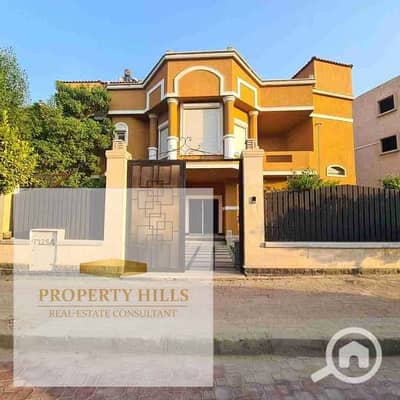 With Old price villa for Urgent Sale in katameya new Cairo next to auc ready to view