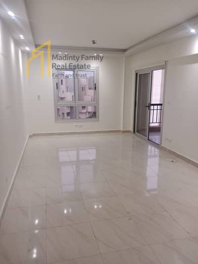 Opportunity for rent in the best phase in Madinaty view the mart and the mosque b8