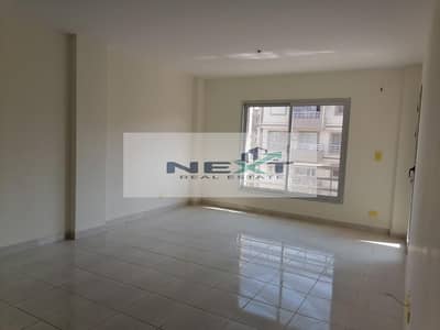 For rent in Madinaty, a new law apartment, 124 sq m, prime location, vibrant, minutes from services and close to Thaws Park, 3 bedrooms + 2 bathrooms,
