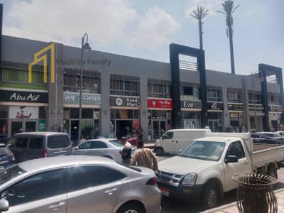 For rent, a store in Al-Kraft, super luxury, in the first neighborhood of Al-Kraft, the best places in Madinaty, services in a crowded area, 73 meters, super luxury finishing.