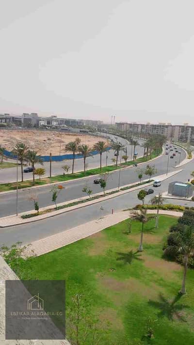 لقطة ١٤٠م شقة للبيع فى مدينتى b12 جاردن فيو بحرى تقسيط بجوار الخدمات مباشرة نادى غير اجبارى النموذج المفضل كسكن واستثمار ٣ غرف ٢ حمام منهم غرفة ماستر بحمام خاص مقدم ٥٥٠٠٠٠٠ بحرى عالمفتاح اول سكن
