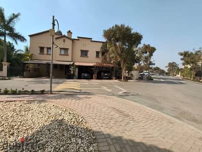 توين هاوس متشطب بالمطبخ و تكييفات Concealed استلام فوري للبيع في أب تاون كايرو إعمار Uptown Cairo Emaar Mokattam
