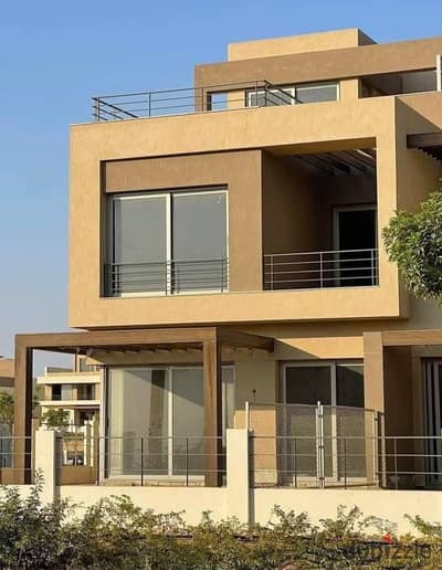 تاون هاوس بفيو واسع فى بالم هيلز نيو كايرو بجانب اى سيتى والنادى الأهلى Palm Hills New Cairo