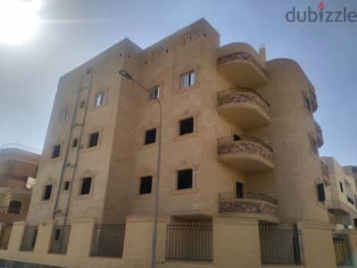 شقه للبيع بالعبور الحى الثانى بجوار مركز الشباب