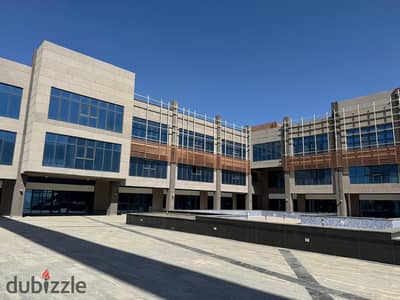Immediate receipt of an administrative office on a main axis in a mall in the administrative capital in front of R3, and guaranteed returns from the management company A PLUS, with an advance starting from 300 thousand and an installment period of up to 10 years.