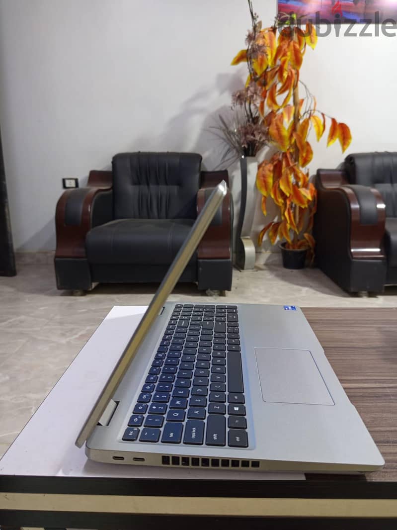  Dell Precision 3561  1