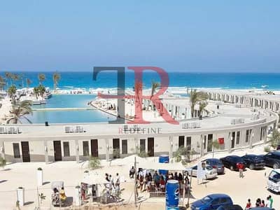 شاليه للإيجار بإطلالة على البحر ومفروش بالكامل في هاسيندا وايت الساحل الشمالي.