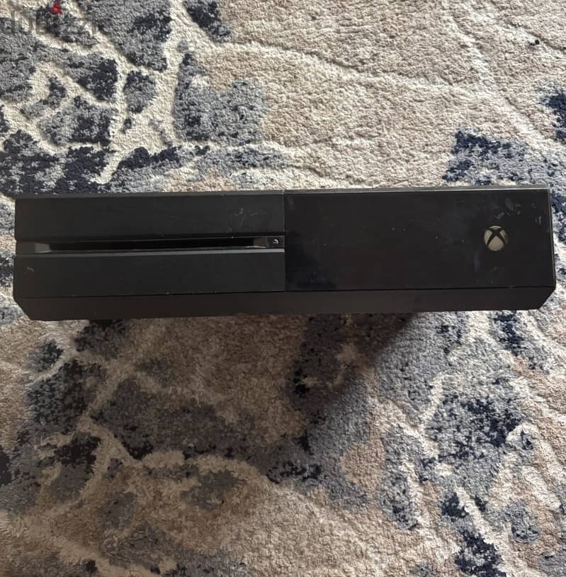 xbox with cartoon and one controller 3