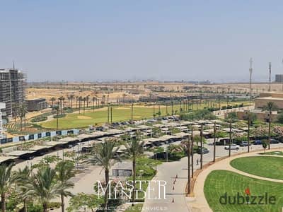 شقة بموقع متميز للايجار يطل علي حمام السباحة متشطبة بالكامل فى منطقه المقطم اب تاون كايرو