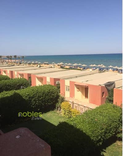 شاليه للبيع مباشرة على البحر مع حديقة وقريب من حمام السباحه في العين السخنة
